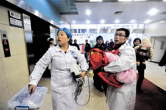 出生5天的恩施土家重症婴儿坐飞机来武汉就医