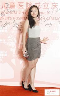 15岁窦靖童唱原创英文歌如天籁 王菲好声音后