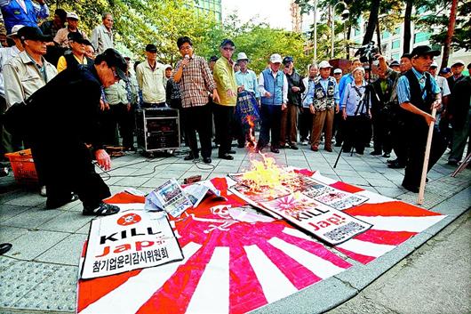 韩国民众在日本大使馆外示威抗议（图文）