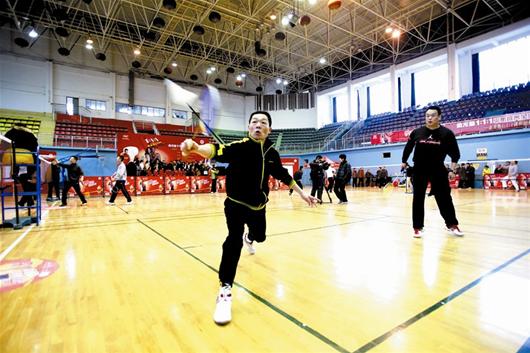 武汉社区羽毛球双打对抗赛昨开拍