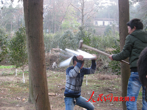 年终奖调查:有人发黄金宝马 有人捧鸭蛋