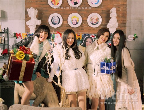 郭敬明狂言《小时代》票房过5亿杨幂就裸泳(图)