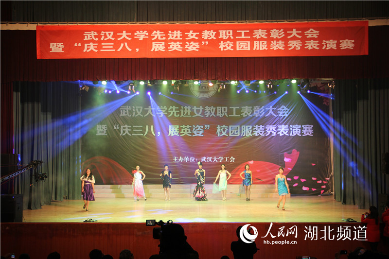 �人��ѧŮ��ְ������T̨�� ����Ͻ���������ͷ��