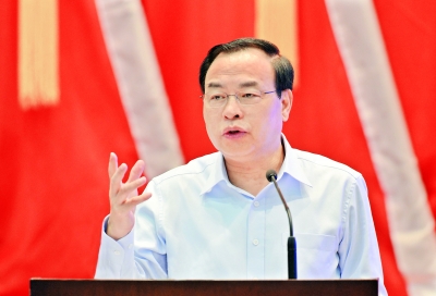 中国经济总量 人民网_2015中国年经济总量(3)
