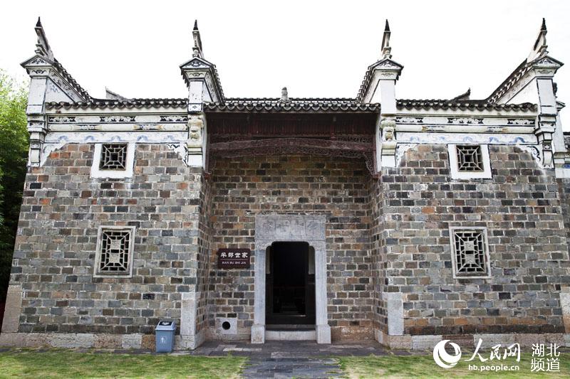 半部世家原址位干湖北省阳新县白沙镇,清代建筑.