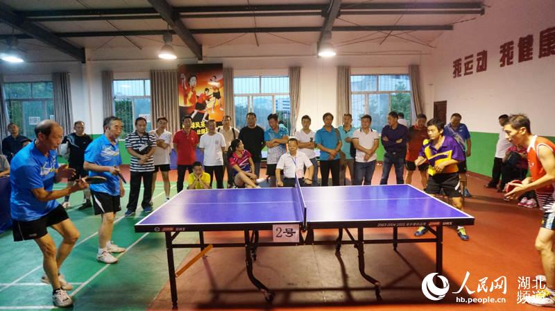 丹江口举办园丁杯乒乓球比赛 68支代表队挥