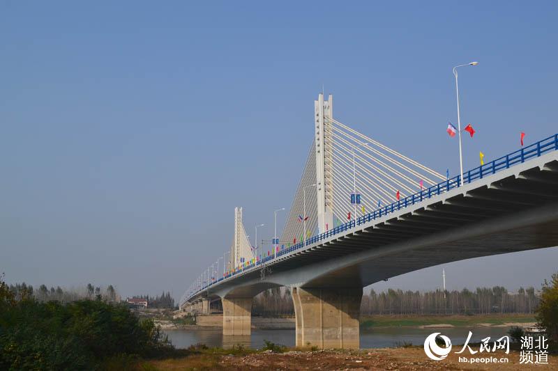 中法友谊大桥武汉建成通车 架起民生、贸易、