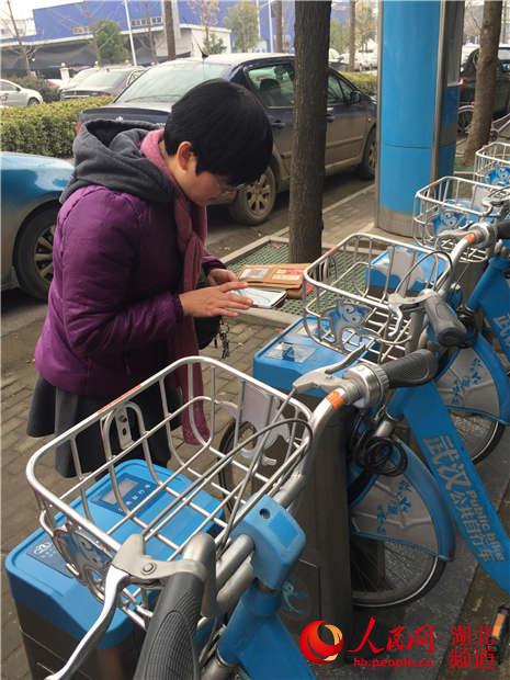 武汉环投公共自行车推手机应用 市民可一键租