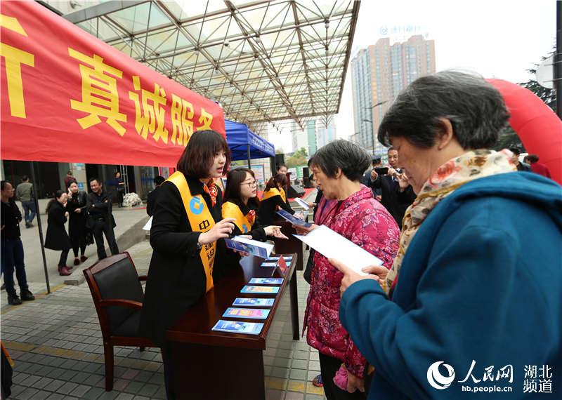 十堰市人口_...天,新华社揭了十堰的老底 十堰人都坐不住了(3)