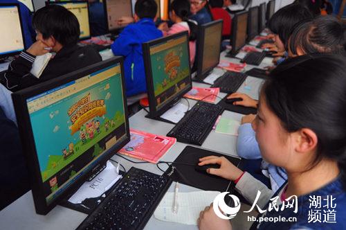 湖北鹤峰:一带二安全知识网络竞赛保障学生平