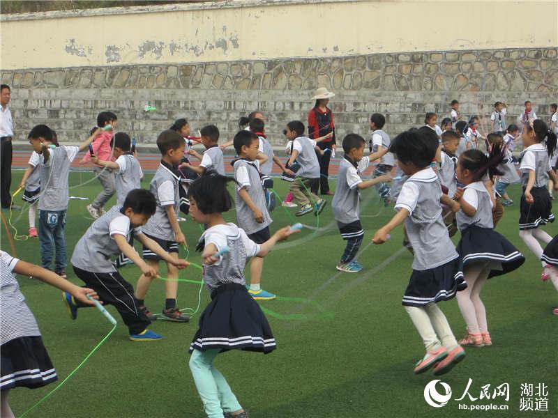 小学生花样跳绳手抄报