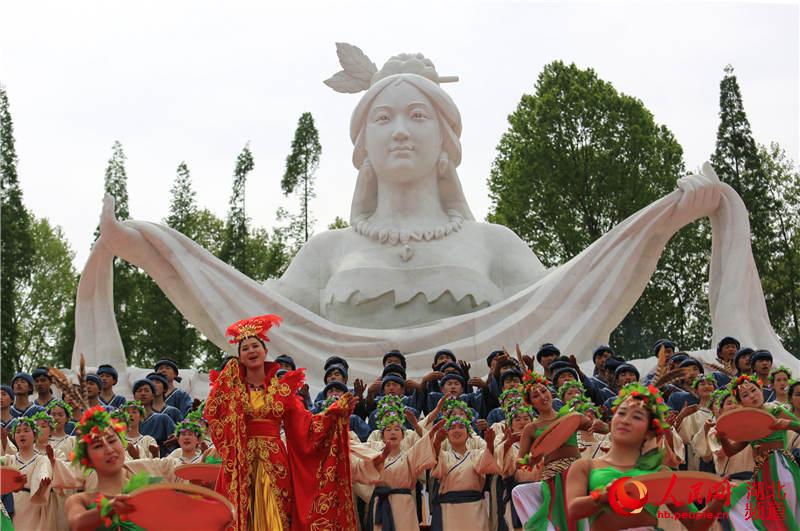 首届嫘祖文化节开幕 两岸三地8万人共祭嫘祖