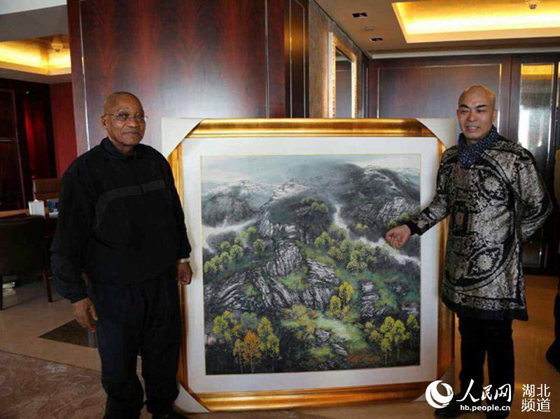 画家赵寒翔先生向南非共和国总统祖马赠送国礼绘画作品