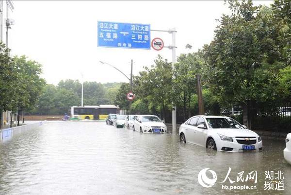 武汉周降雨量破历史最高纪录 城区交通大面积