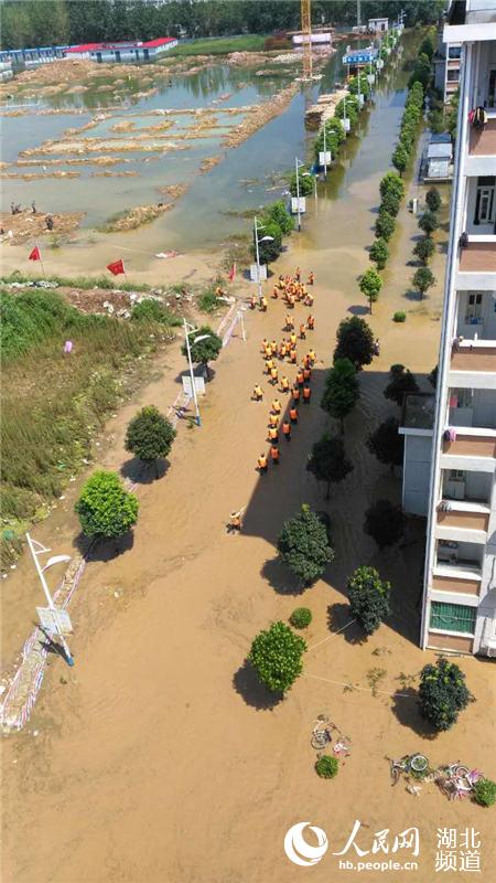 黄冈师院被淹 中部战区陆军某舟桥旅紧急驰援