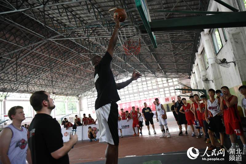 2016美国筑梦精英 篮球训练营在汉开营