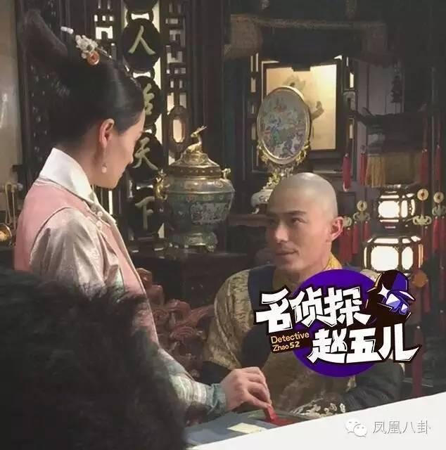 如懿传》拍摄现场全曝光 霍建华搂美女摸手又