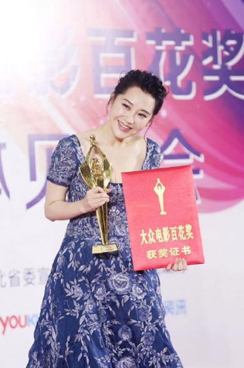 在电影《老炮儿》中扮演"话匣子"的许晴高票摘得最佳女主角桂冠,这