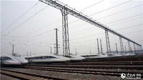 武汉铁路局加开25对列车助力“十一”黄金周