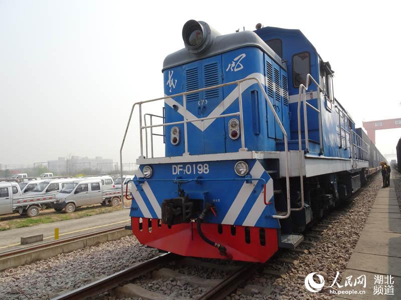 中欧班列(武汉)首次从满洲里出境 实现双龙出关