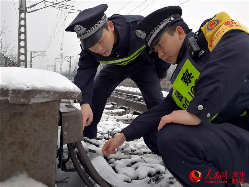 武汉铁路公安局麻城公安处确保风雪天气旅客平安出行