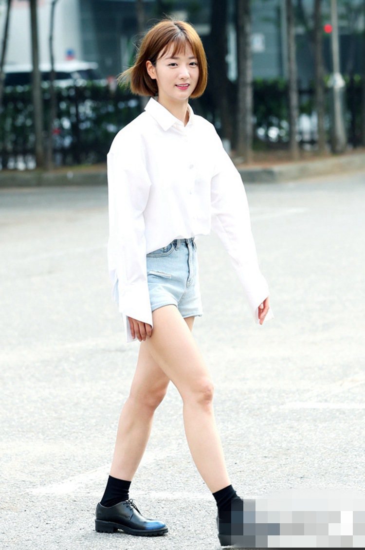 A pink、NCT127、Red Velvet现身“上班路” 吴夏荣撞脸高圆圆【组图】