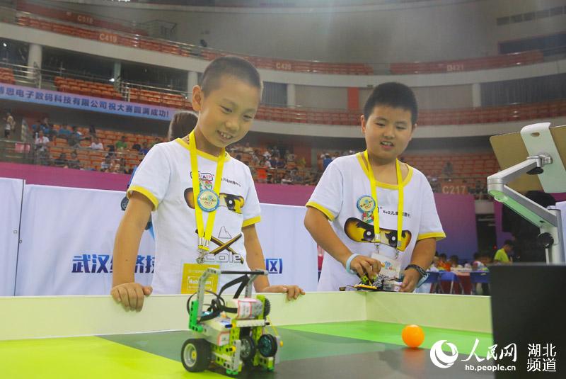 2017世界机器人大赛在武汉拉开战幕