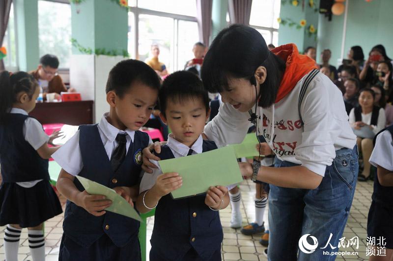 湖北鹤峰:省幼教专家送教下乡 160名幼儿教师