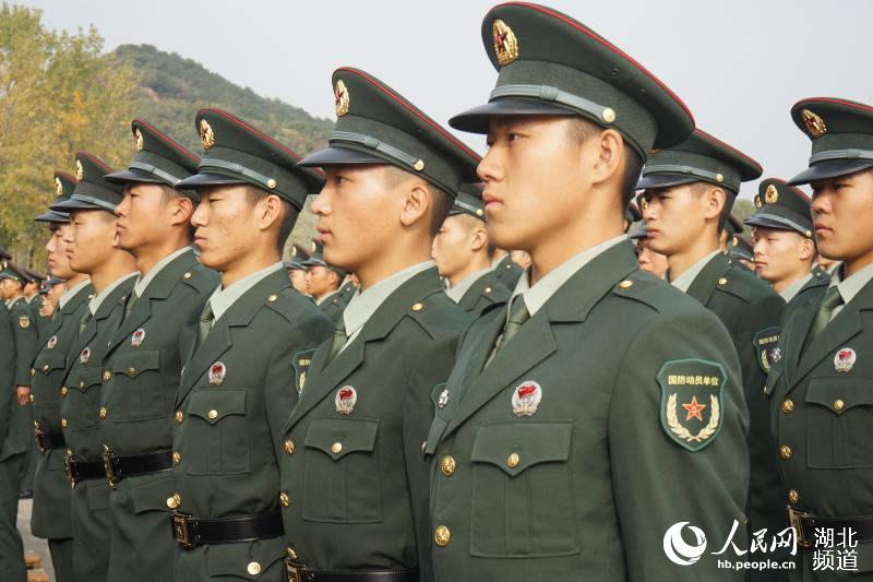 湖北省军区举行新兵成人礼 首次开放网络直播