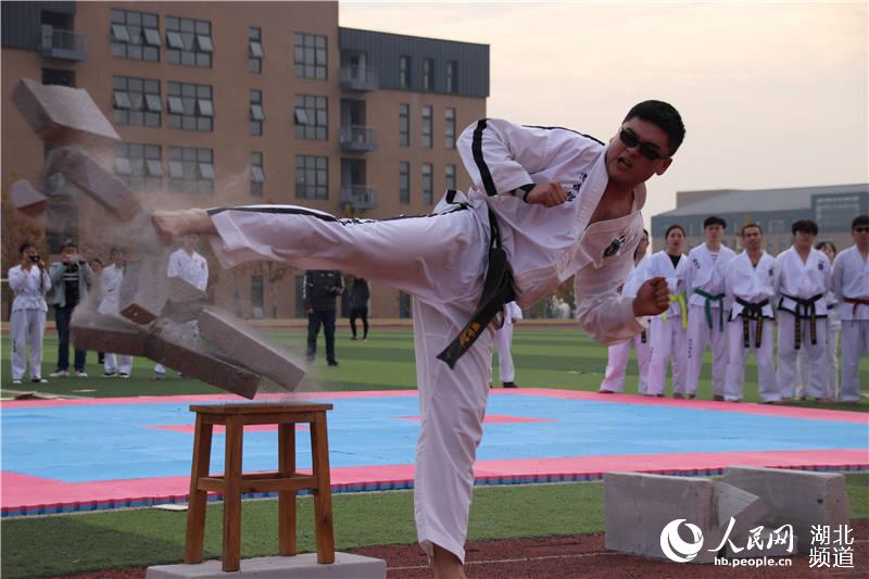 北首届高校传统跆拳道公开赛在武汉晴川学院举