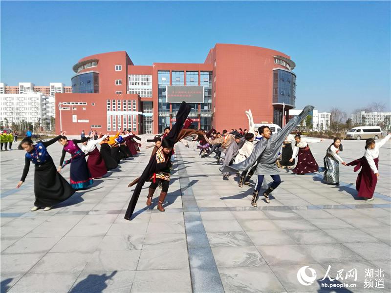 黄冈人口出行_黄冈师范学院(3)