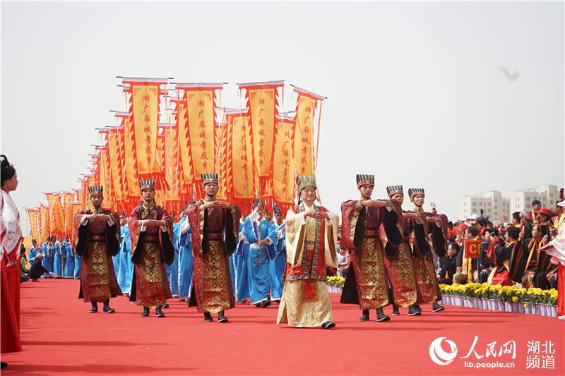 湖北麻城举行万人祭祖大典 不忘根祖(图2)