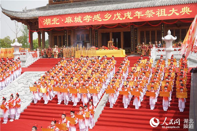 湖北麻城举行万人祭祖大典 不忘根祖(图3)