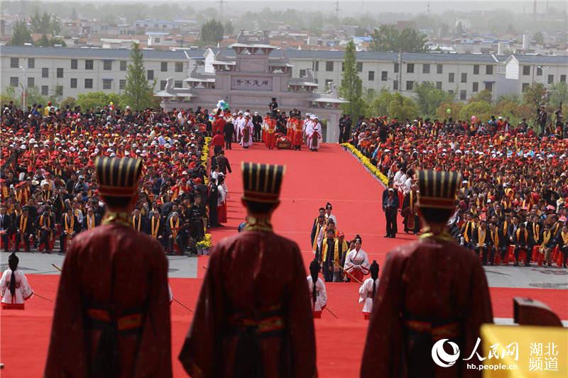 湖北麻城举行万人祭祖大典 不忘根祖(图4)