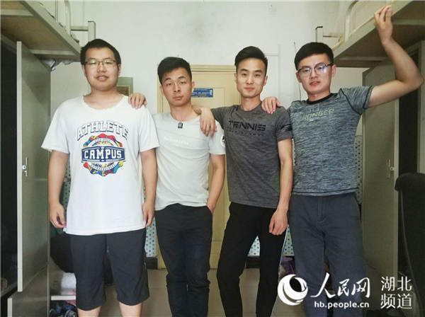 武汉高校一寝室4名男生全部考取硕士研究生