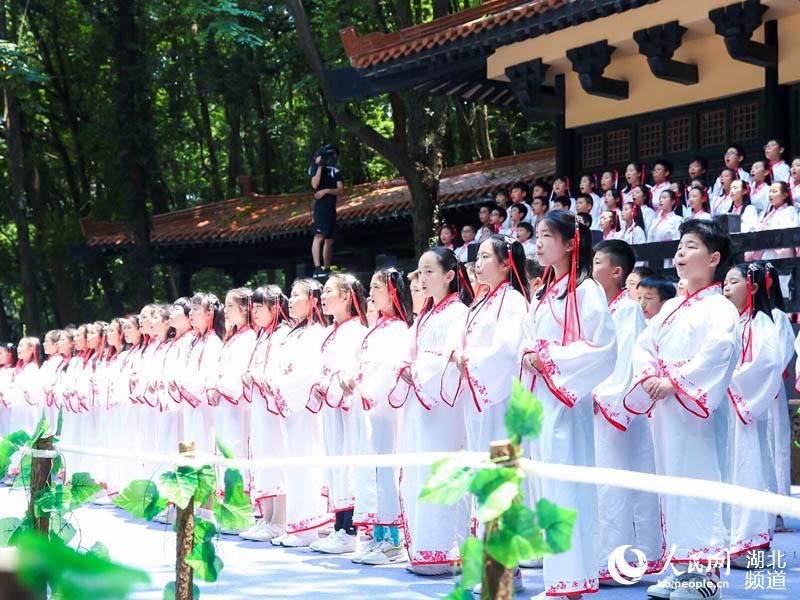 网络中国节·湖北万人唱诵《楚辞·离骚 》 弘扬荆楚文化(图7)