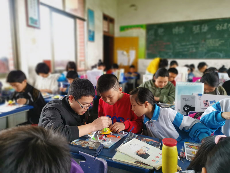 快樂的種子在留守兒童心中生根發芽