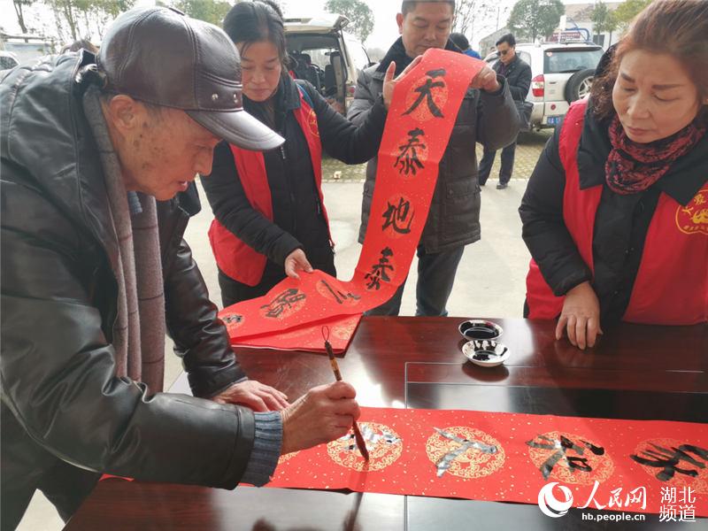 �人����������������������������׼��ƶ��5��