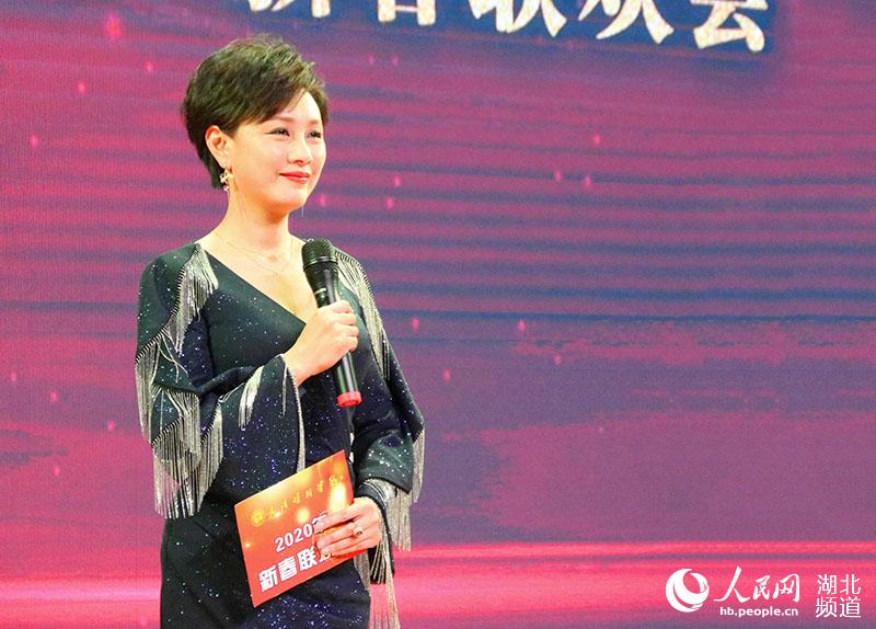 湖北廣播電視台播音指導、著名節目主持人高越男現場主持