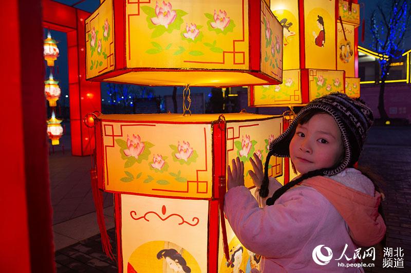 1��18�գ��ں���ʡ�������Ƴ��´������ϣ�С�ο��ڻ�������ˣ��