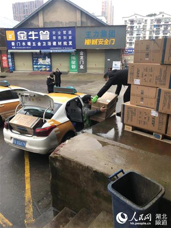 武漢江岸區政協委員為一線聯系愛心資源【2】