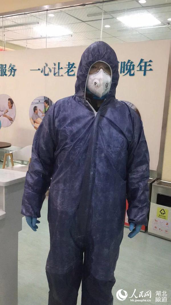 退休軍醫肖丙彪支援社區門診