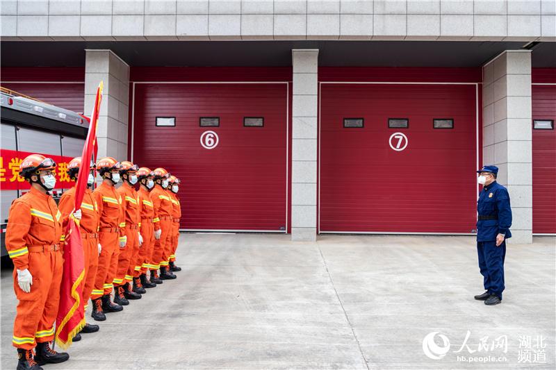 8名消防員駐勤武漢火神山醫院