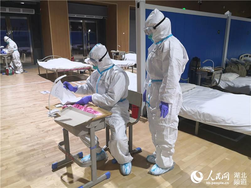 武漢市武昌方艙醫院開始集中收治輕症新型冠狀病毒肺炎確診患者