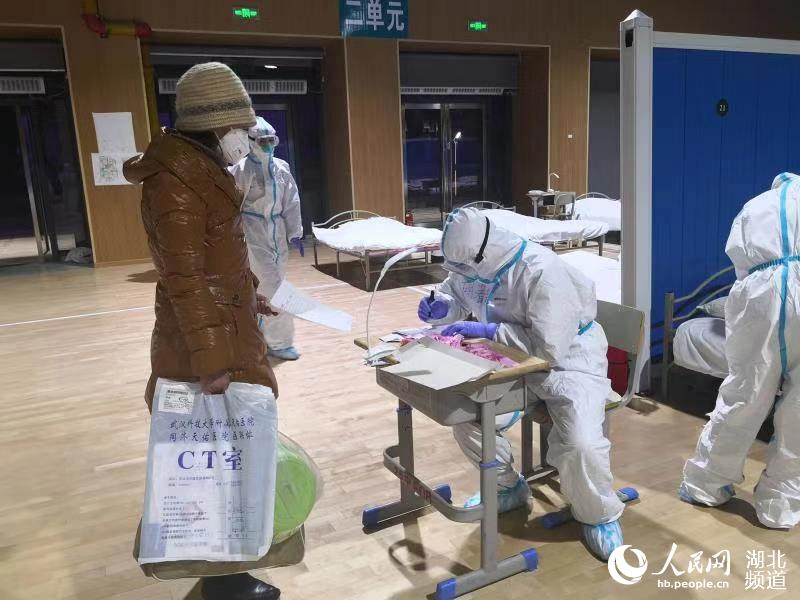 武漢市武昌方艙醫院開始集中收治輕症新型冠狀病毒肺炎確診患者【3】