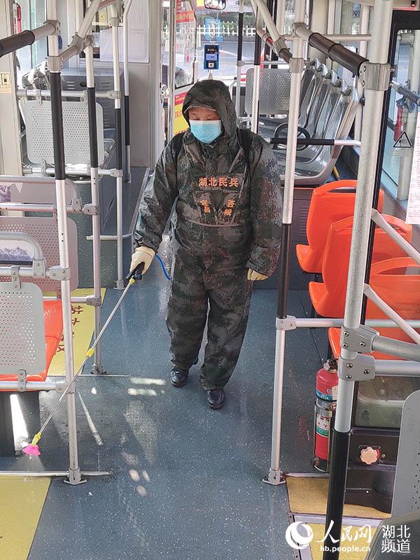 ͼΪ�������ֶӶ�Ա����ҽ����Ա�󣬶Գ�������ϴ�����������ƹ��� �㣩