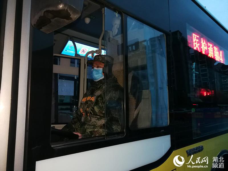 ͼΪ�������ֶ�˾����ʻͨ�ڳ�����ҽ����Ա;�С����ƹ��� �㣩