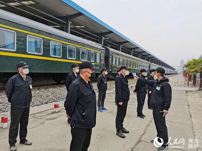 湖北襄陽：列車全方位“體檢”加速復工復產【4】