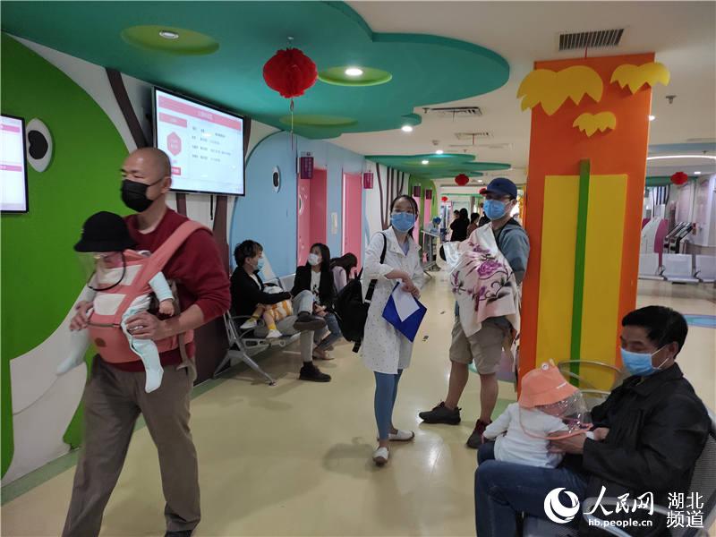 湖北省婦幼保健院開始接受寶寶體檢和接種疫苗。郭婷婷攝