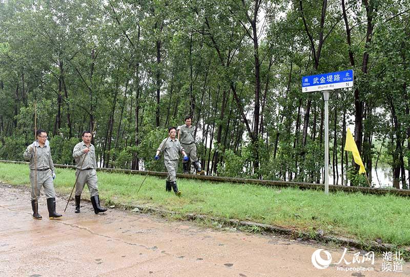 ����Ա�����������Ϸ�ѴѲ��